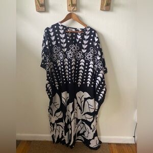 EUC one a size fits most black and white caftan dress!